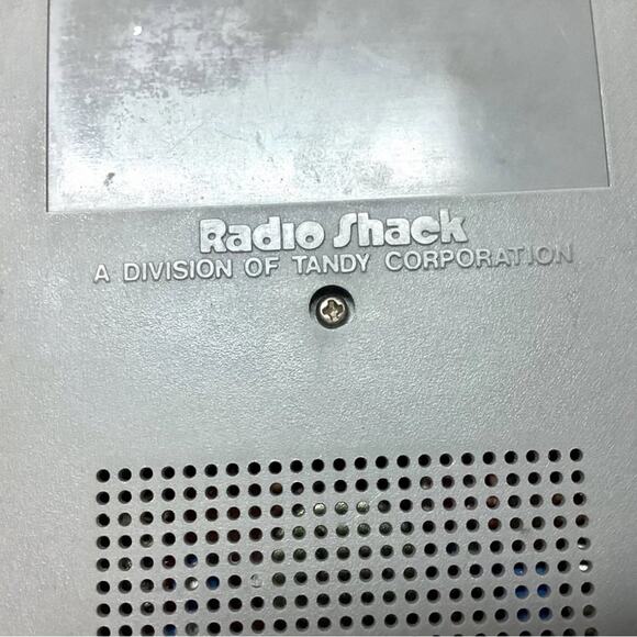 Vintage Radio Shack Realistic 12-719 AM/FM Portable Radio - Picture 6 of 6